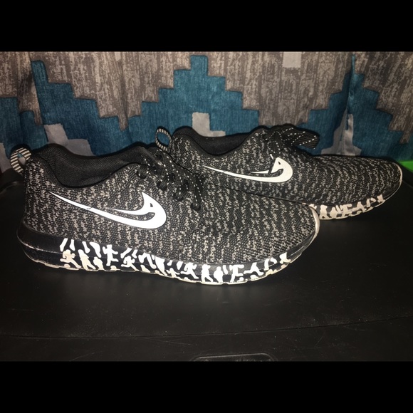 Black & White Women’s Tennis Shoes - Picture 2 of 3